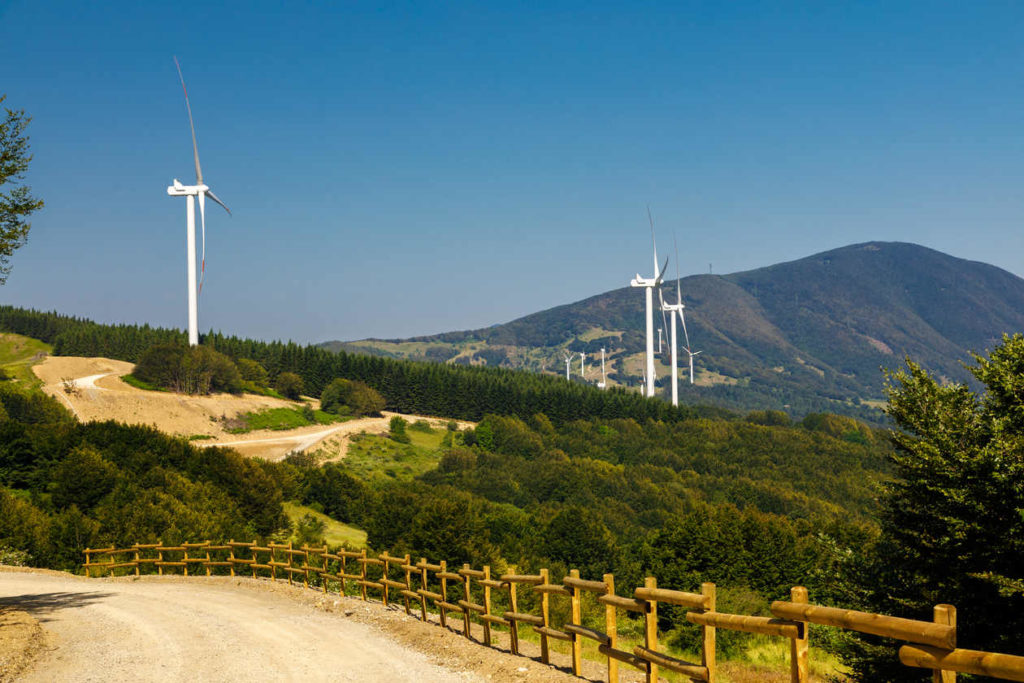 Conclusi i lavori per l'installazione delle pale eoliche nel Parco del Cento Croci